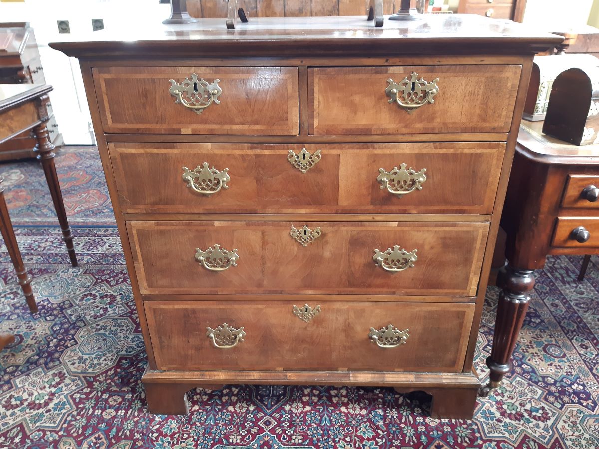 Queen Anne period walnut chest of drawers