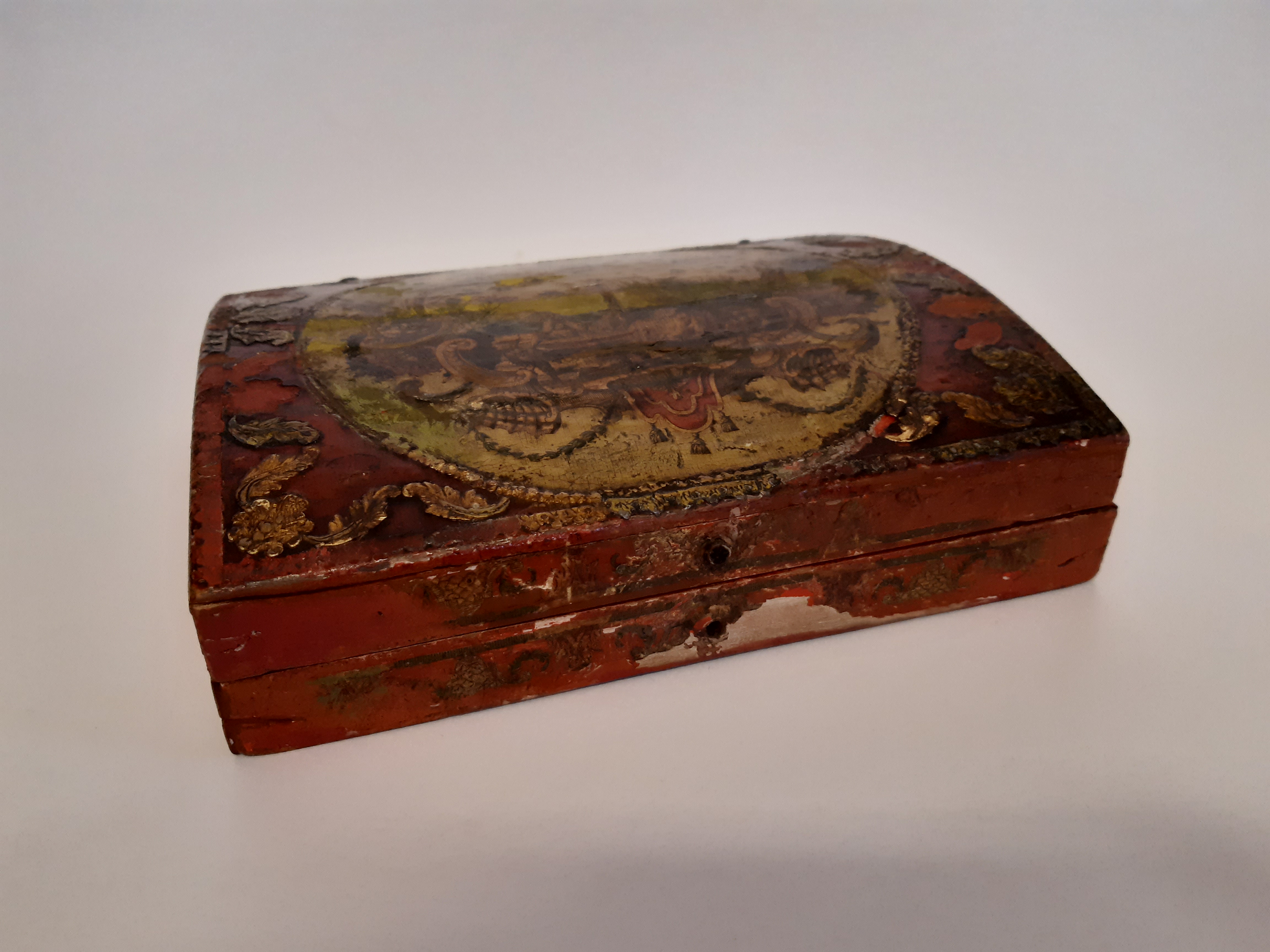 Decorated dome top box