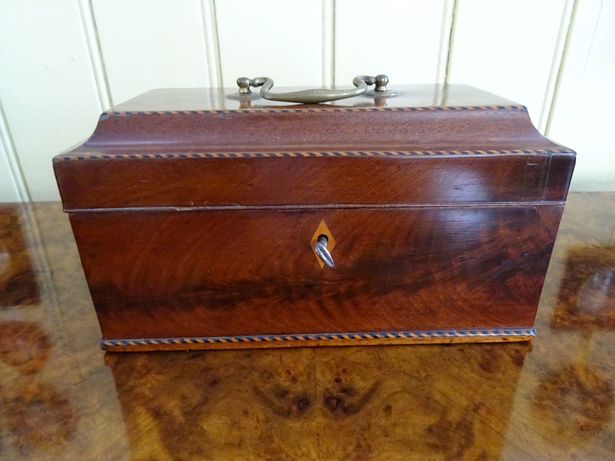 Georgian mahogany tea caddy