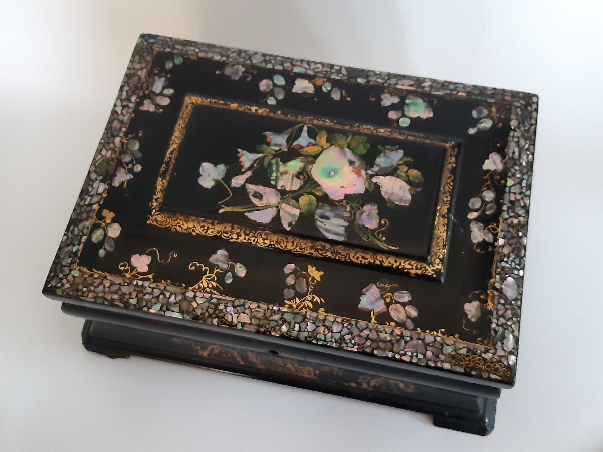 Victorian Papier-Mache box