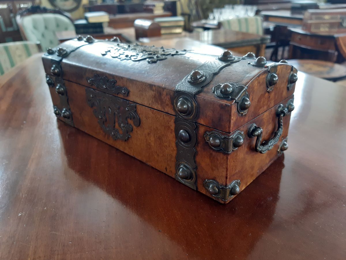 Early Victorian Burr-Walnut Box