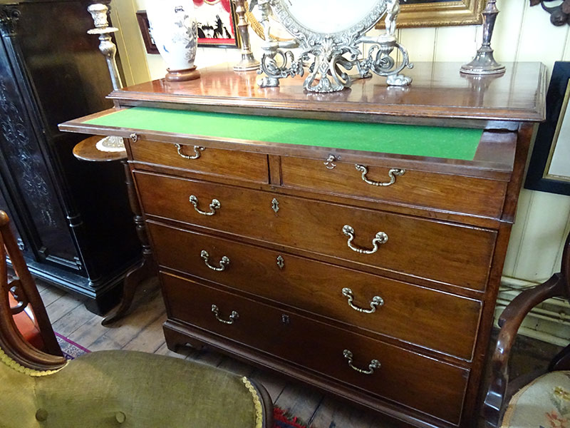 Late Georgian mahogany chest of drawers