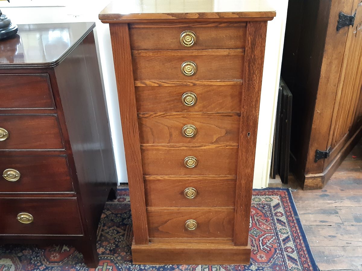 Oak Wellington chest