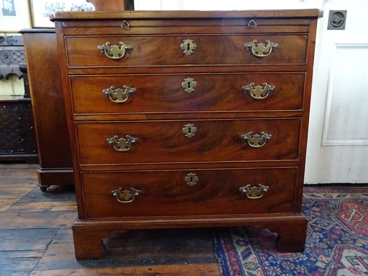 George 111 mahogany bachelor's chest of drawers