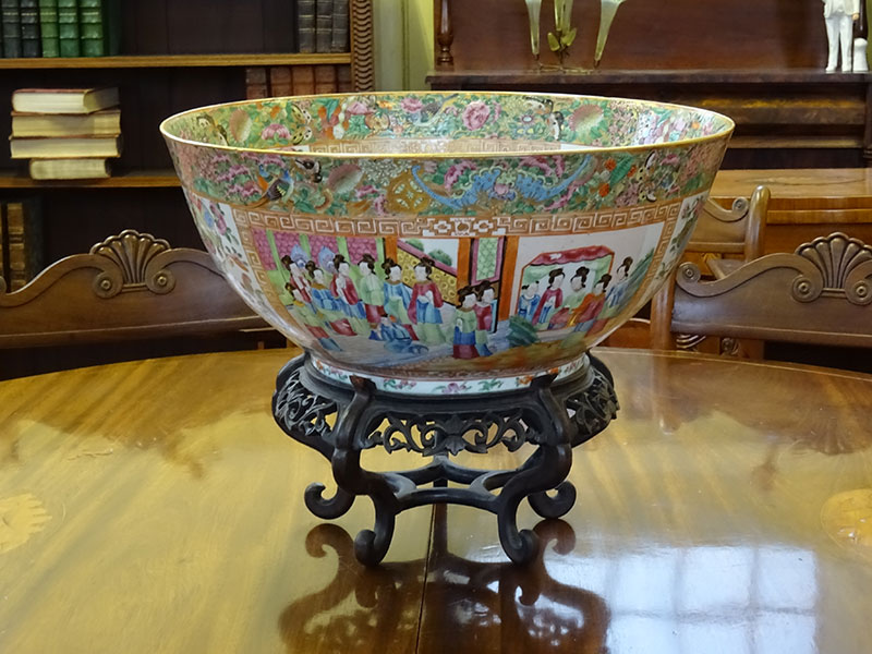 19th.century Chinese Famille Rose bowl
