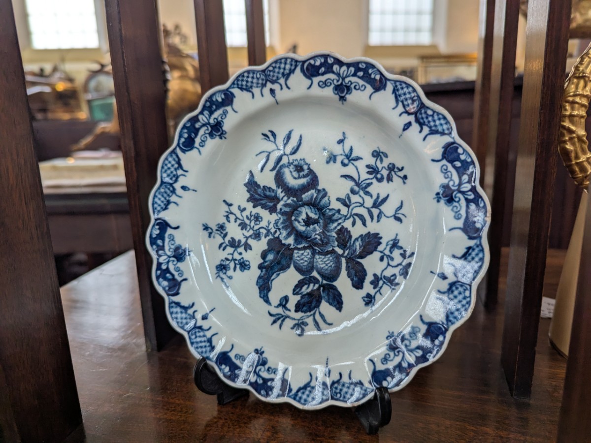 Dr wall Period (1750-1770) - 18th Century Worcester Porcelain Dish