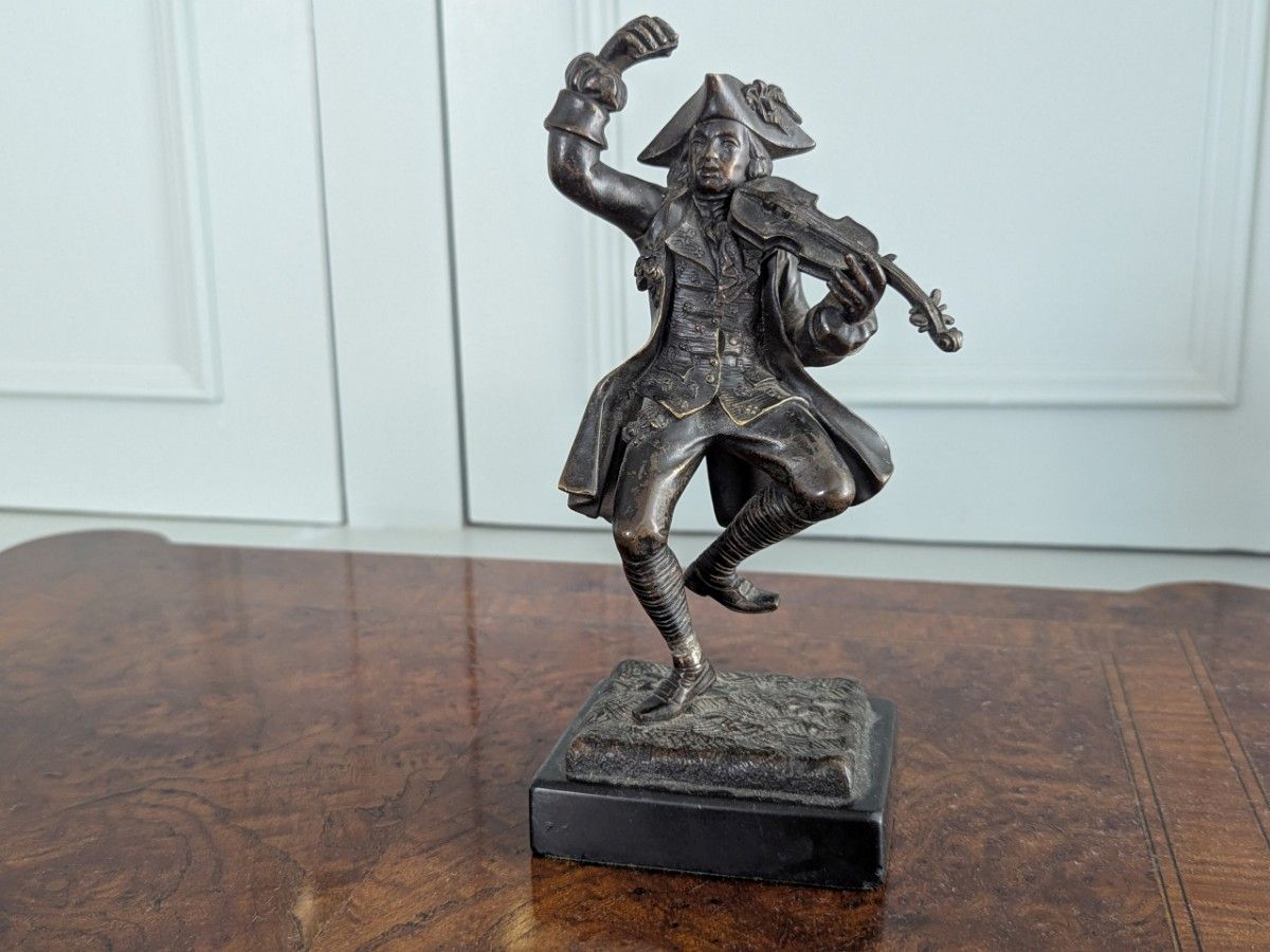 Bronze Violinist