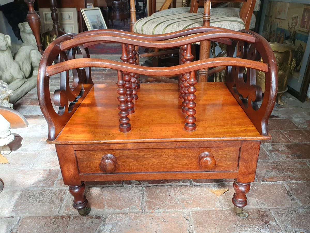 Early Victorian Mahogany, 3 Division Canterbury